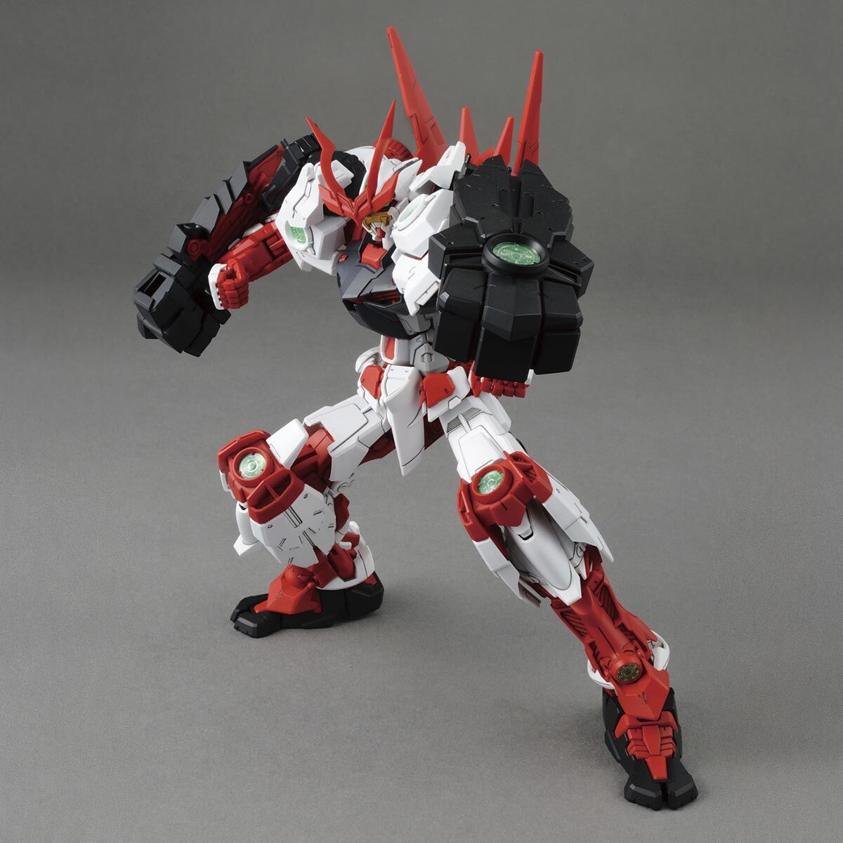 BANDAI MG 1/100 SENGOKU ASTRAY GUNDAM