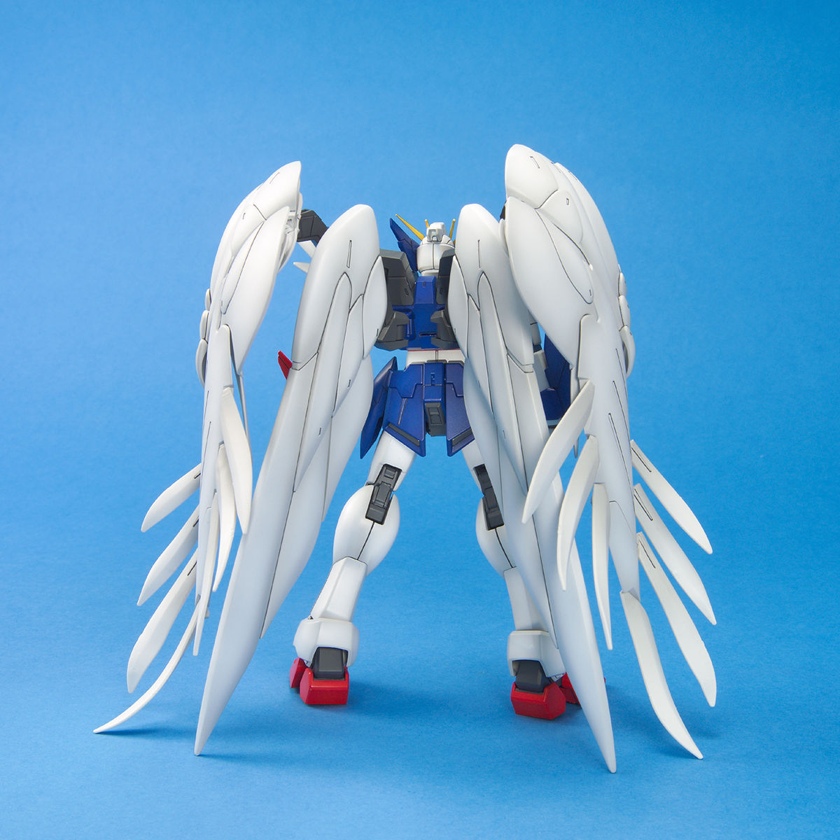 BANDAI MG 1/100 W GUNDAM ZERO CUSTOM