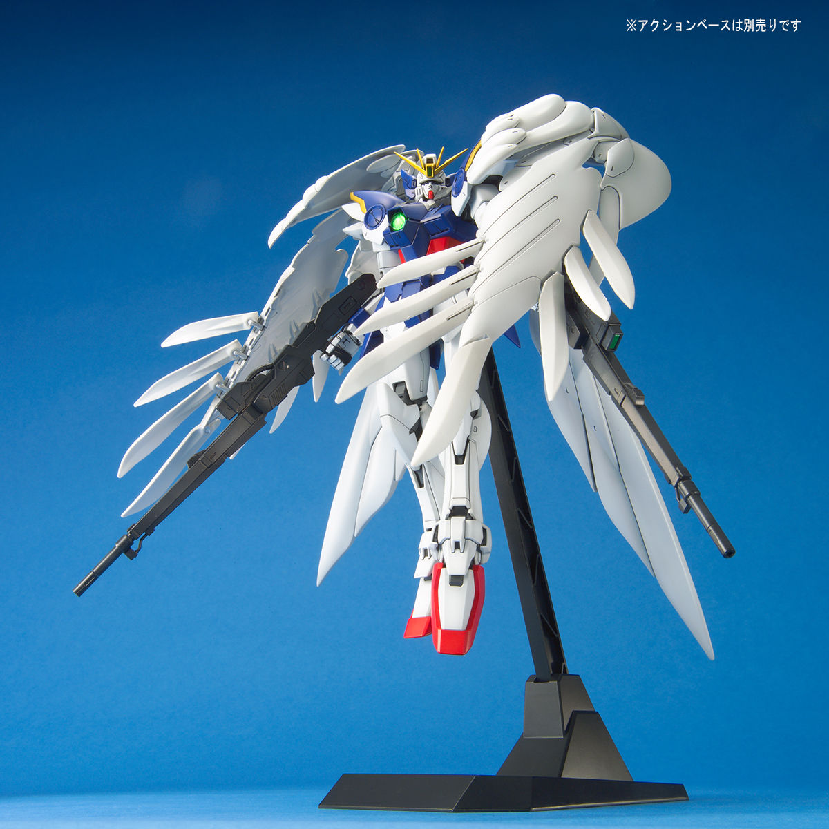 BANDAI MG 1/100 W GUNDAM ZERO CUSTOM