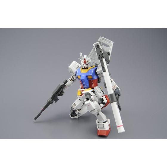 BANDAI MG 1/100 RX-78-2 GUNDAM VER. 3.0