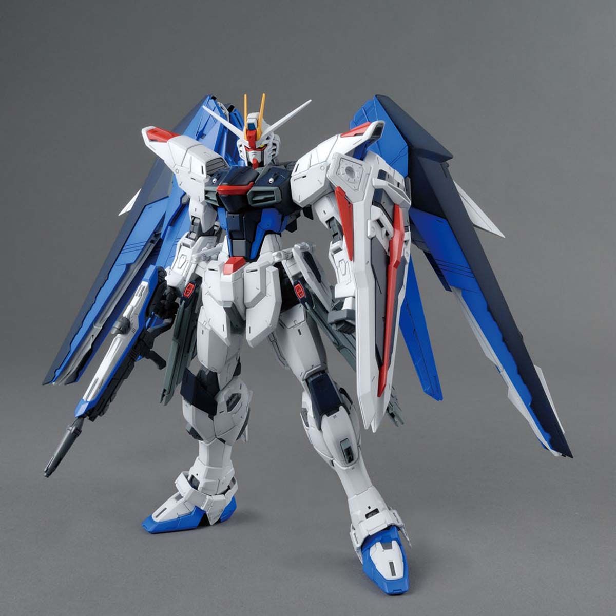 BANDAI MG 1/100 FREEDOM GUNDAM VER. 2.0