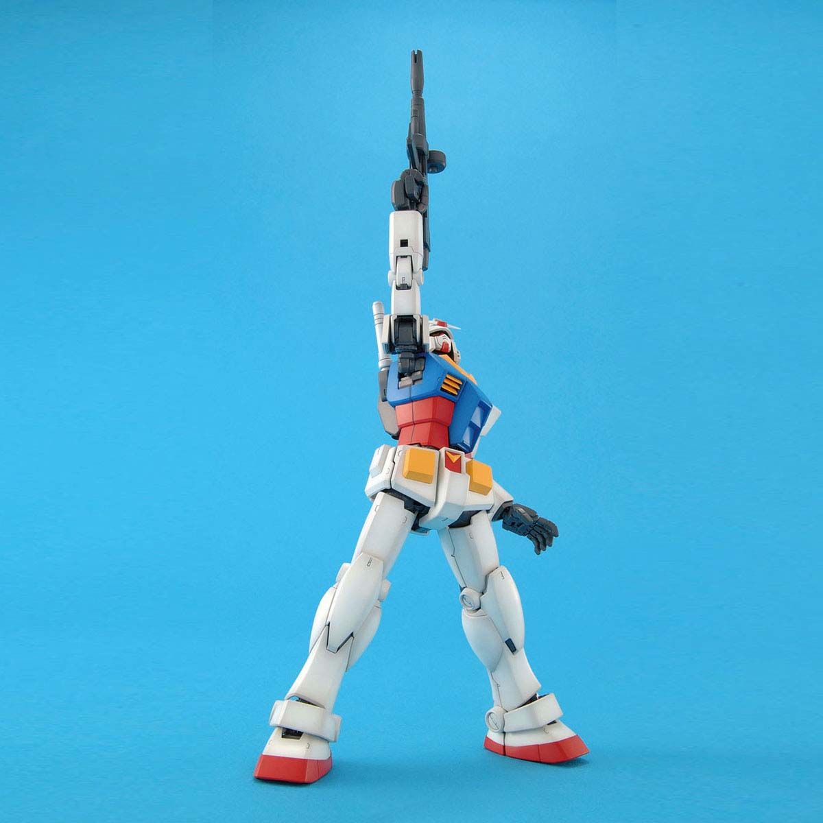 BANDAI MG 1/100 GUNDAM RX-78-2 VER. 2.0