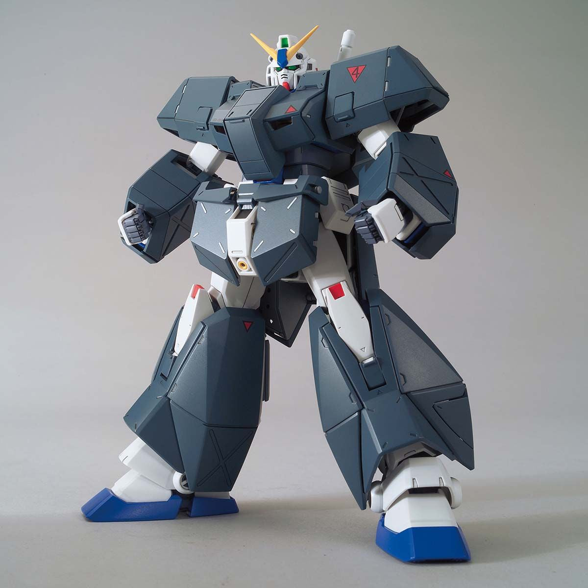 BANDAI MG 1/100 GUNDAM NT-1 VER. 2.0