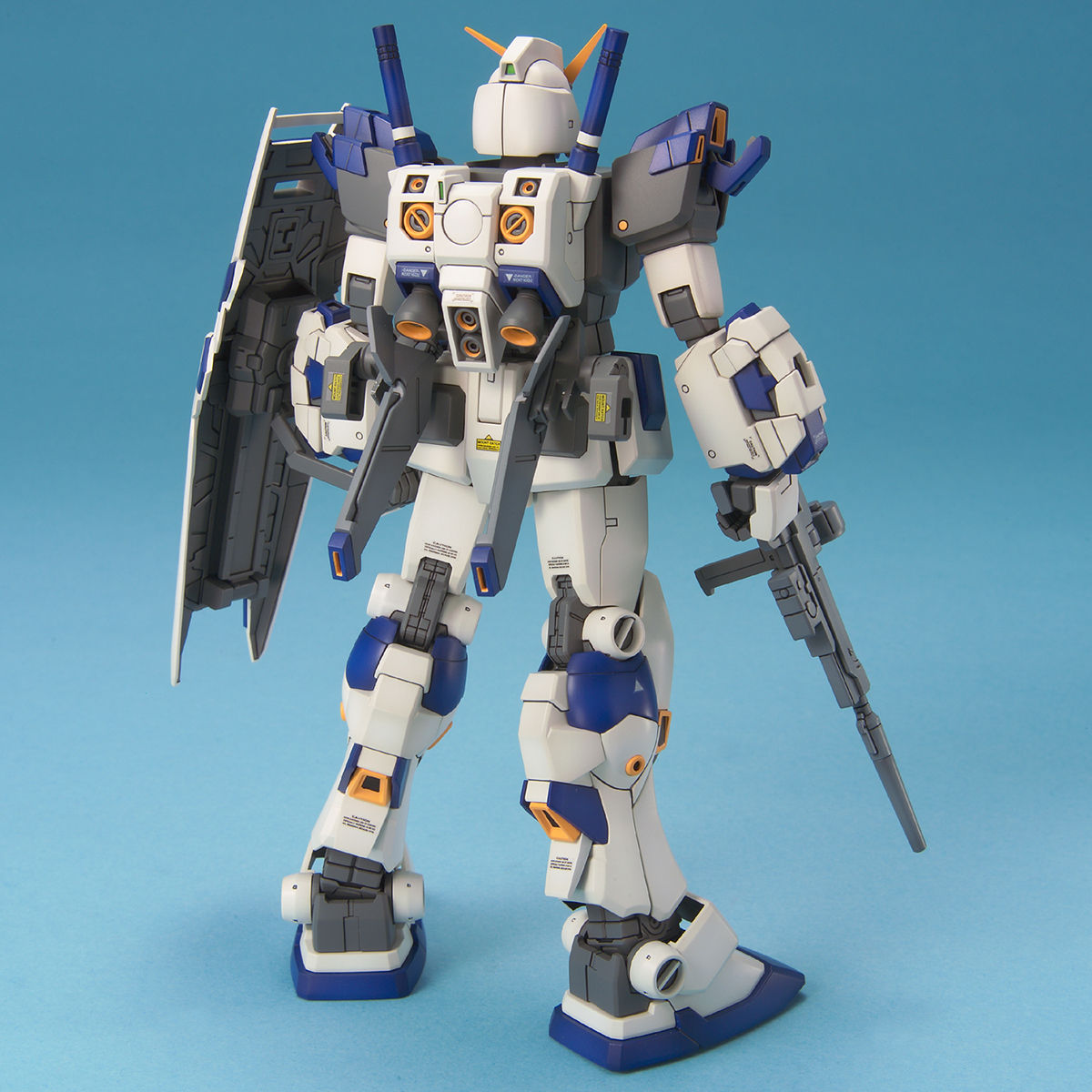 BANDAI MG 1/100 RX-78-4 GUNDAM