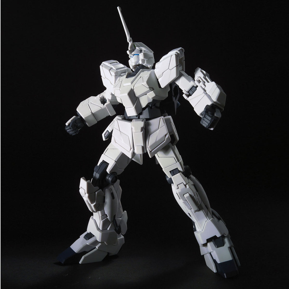 BANDAI HGUC 1/144 RX-0 UNICORN GUNDAM (UNICORN MODE)